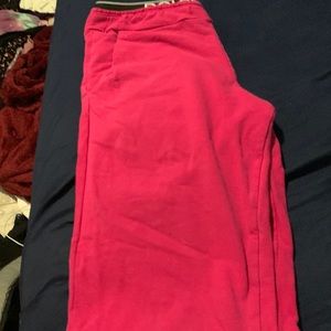 Super comfy,the pockets are just as big as mens over all super great sweats